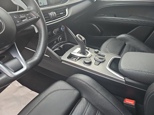 Used 2022 Alfa Romeo Stelvio Veloce AWD/4WD image 18