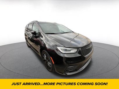 Used 2025 Chrysler Pacifica Limited