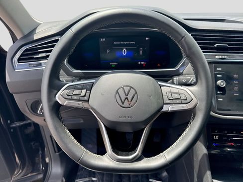 Used 2022 Volkswagen Tiguan SE FWD image 28