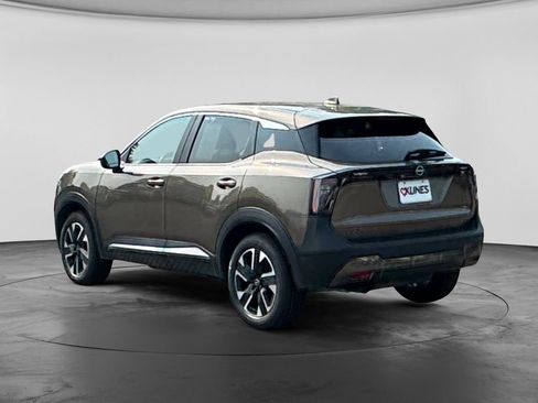 Used 2025 Nissan Kicks SV AWD/4WD image 8