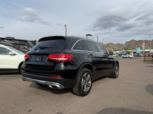 Used 2018 Mercedes-Benz GLC 300 w/ Premium Package image 5
