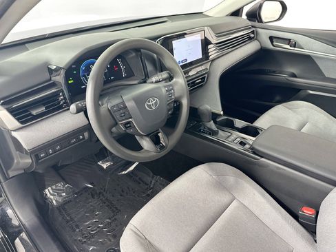 Used 2025 Toyota Camry LE image 9
