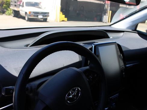 Used 2020 Toyota Prius Prime XLE FWD image 17