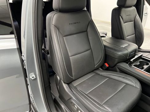 Used 2025 GMC Yukon XL Denali RWD image 23