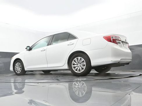 Used 2014 Toyota Camry FWD image 10