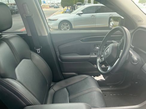Used 2024 Honda Pilot Touring image 4