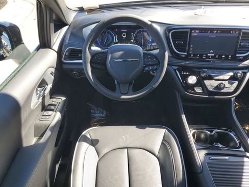 New 2026 Chrysler Pacifica Limited w/ S Appearance Package image 17