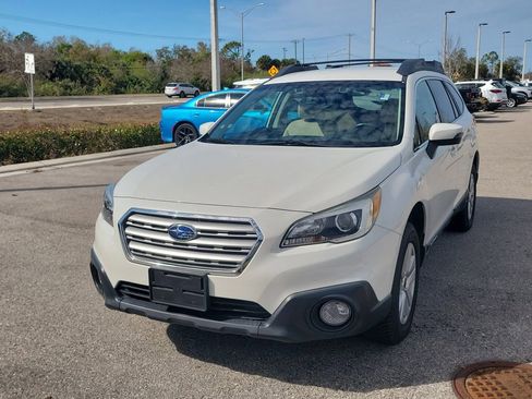 Used 2017 Subaru Outback 2.5i Premium image 11