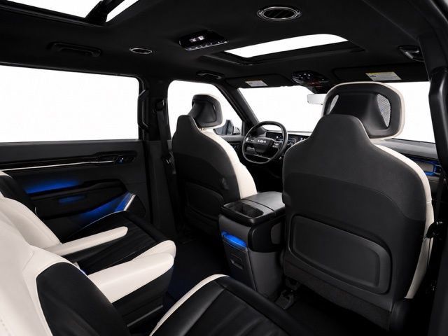 Used 2024 Kia EV9 GT-Line AWD/4WD image 25