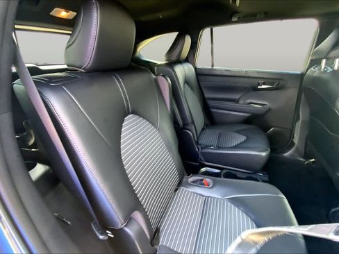 Used 2021 Toyota Highlander XSE FWD image 18