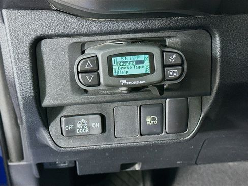 Used 2018 Toyota Tacoma SR5 image 16