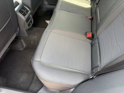 Used 2025 Volkswagen Taos SE FWD image 26