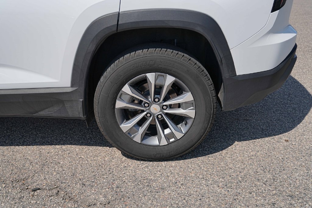 Used 2026 Chevrolet Equinox LT AWD/4WD image 14