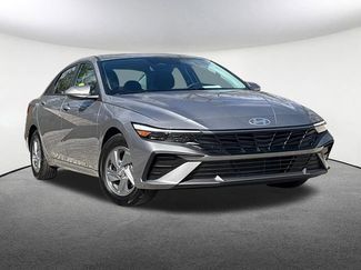 Used 2026 Hyundai Elantra SE FWD video 2