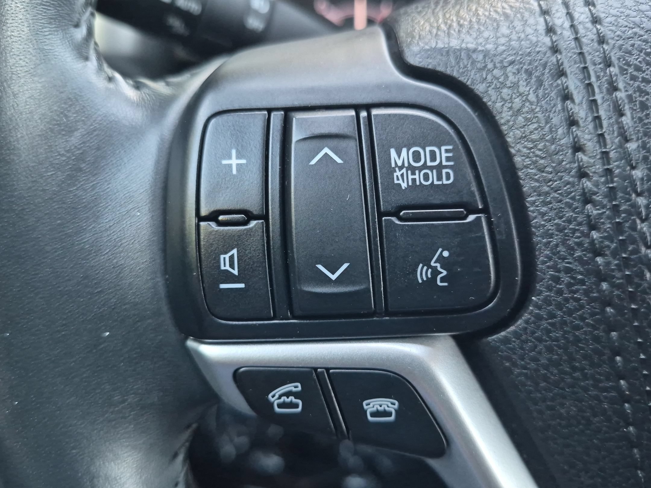 Used 2016 Toyota Highlander XLE AWD/4WD image 14