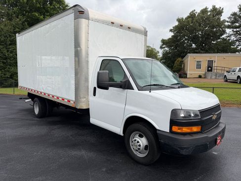 Used 2019 Chevrolet Express 3500 Extended w/ Power Convenience Package RWD image 6