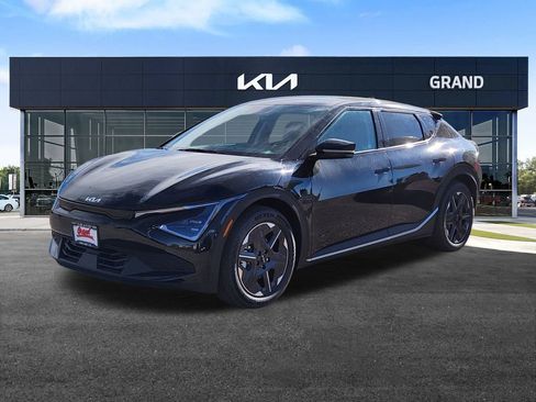 New 2025 Kia EV6 Light AWD/4WD image 4