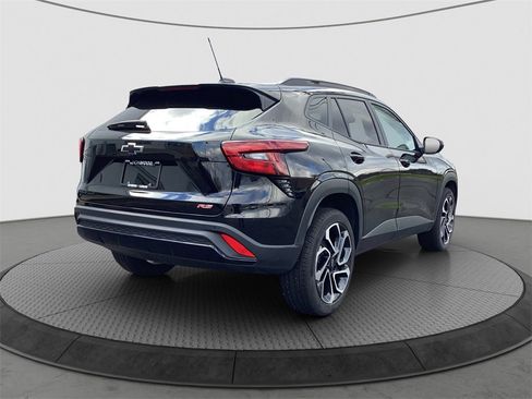 Used 2025 Chevrolet Trax RS w/ Driver Confidence Package image 7