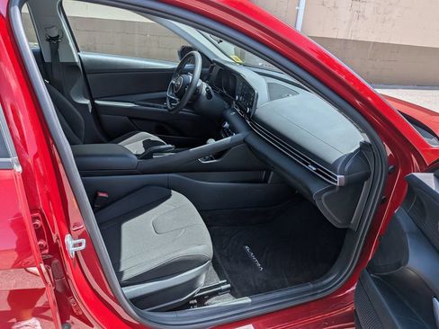 Used 2023 Hyundai Elantra SEL FWD image 31