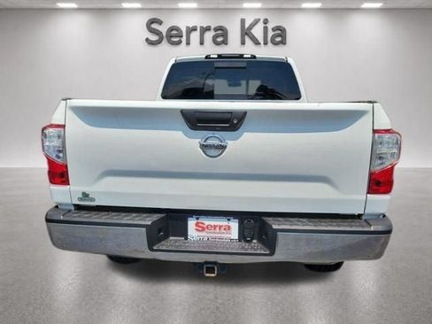 Used 2018 Nissan Titan SV RWD image 4