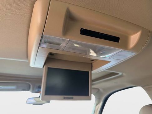 Used 2012 Cadillac Escalade Luxury image 16