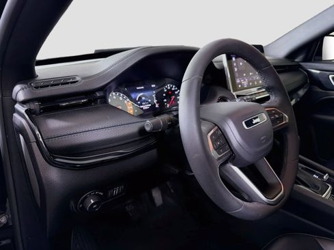 Used 2025 Jeep Compass Latitude w/ Altitude Special Edition AWD/4WD image 10