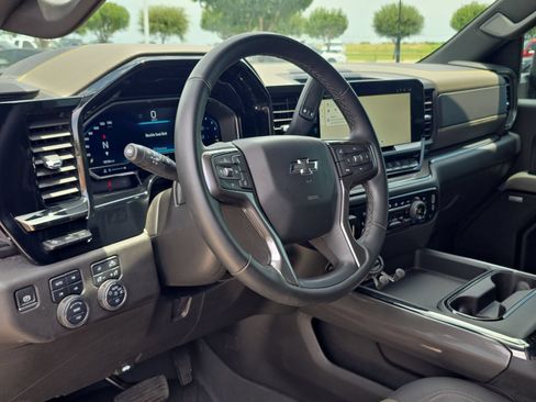 Used 2024 Chevrolet Silverado 2500 ZR2 w/ Technology Package AWD/4WD image 13