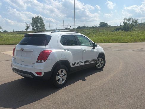 Used 2021 Chevrolet Trax LT w/ LT Convenience Package FWD image 5