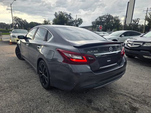 Used 2017 Nissan Altima 2.5 SR w/ Midnight Edition Package FWD image 5