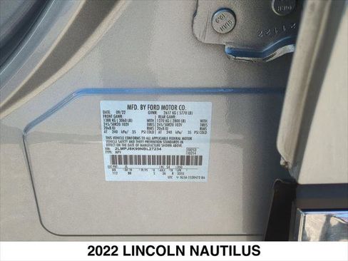 Certified 2022 Lincoln Nautilus Reserve image 30