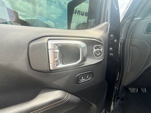 Used 2022 Jeep Wrangler Unlimited Rubicon w/ Dual Top Group AWD/4WD image 10