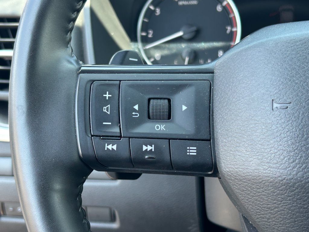 Used 2025 Nissan Rogue SV AWD/4WD image 20