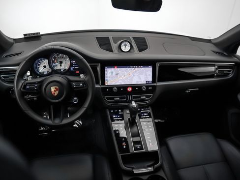 Used 2025 Porsche Macan Turbo image 18