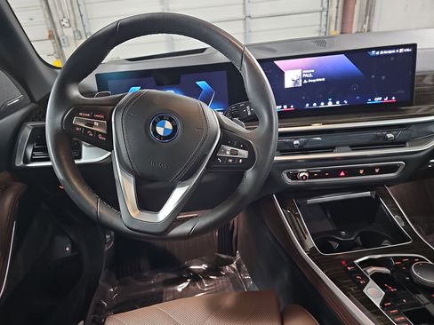 Certified 2024 BMW X5 xDrive50e w/ Premium Package image 17