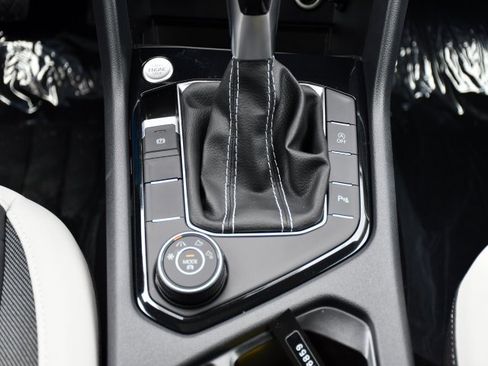 New 2025 Volkswagen Taos SE image 26