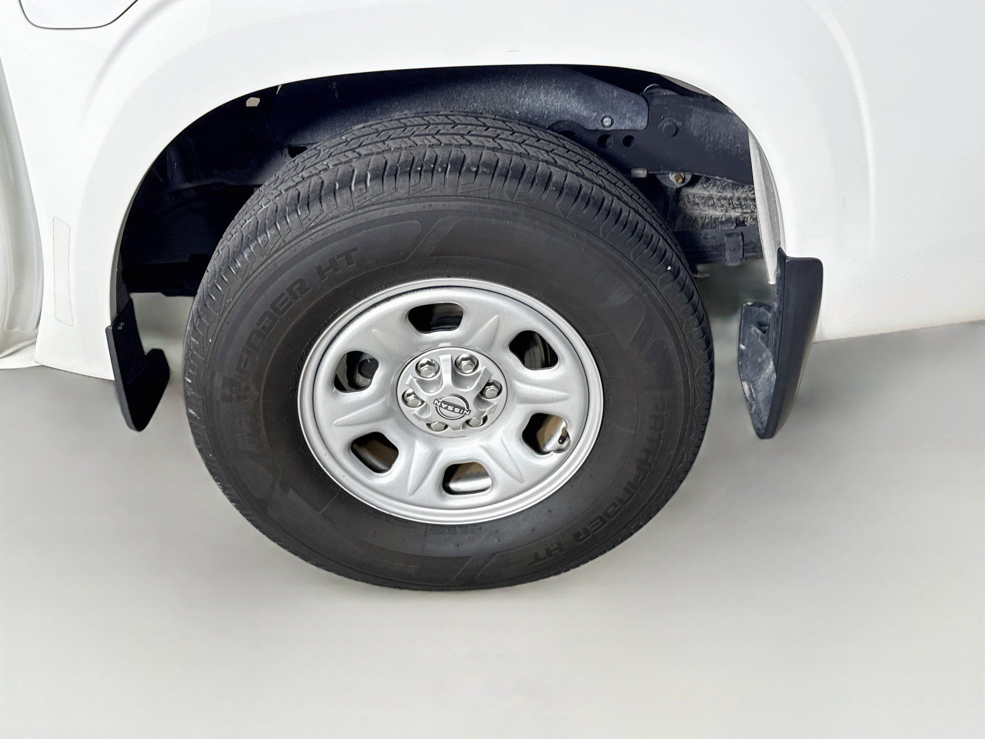 Used 2024 Nissan Frontier S RWD image 35
