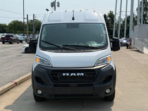 Used 2025 RAM ProMaster 2500 w/ Convenience Group FWD image 3