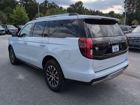 Used 2025 Ford Expedition Platinum AWD/4WD image 6