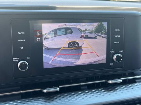 Used 2024 Kia Carnival LX FWD image 30