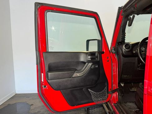Used 2014 Jeep Wrangler Unlimited Sport w/ Quick Order Package 24S AWD/4WD image 6