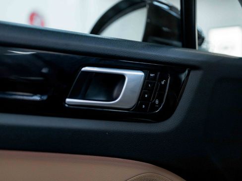 Used 2019 Porsche Cayenne image 35