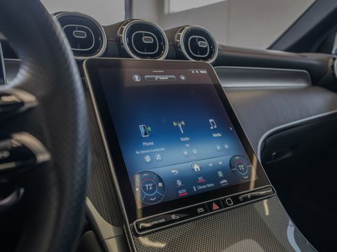 Certified 2024 Mercedes-Benz GLC 43 AMG 4MATIC image 33