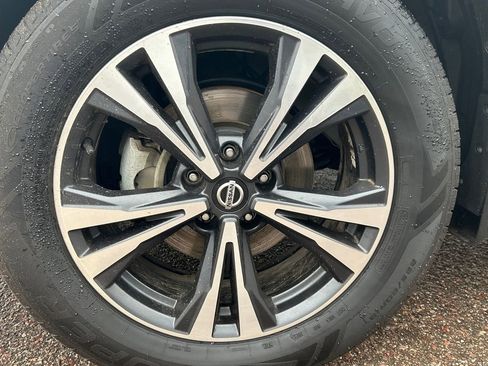 Used 2019 Nissan Rogue SV w/ Premium Package image 15