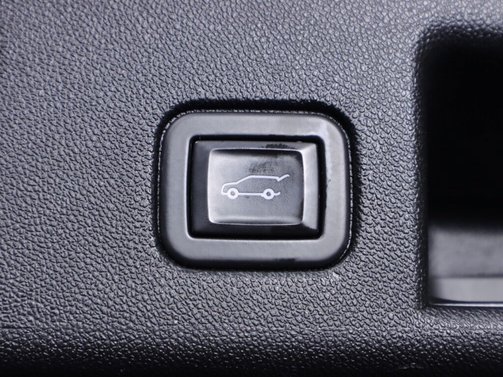 Used 2020 Chevrolet Equinox Premier w/ LPO, Floor Liner Package AWD/4WD image 38