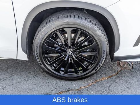 Used 2023 Toyota Highlander XSE AWD/4WD image 8