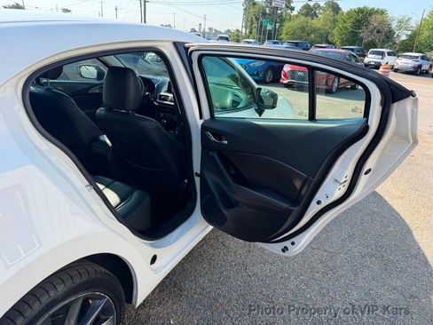 Used 2018 MAZDA MAZDA3 Touring FWD image 11
