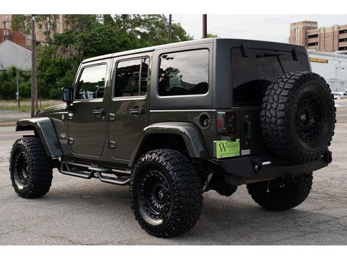 Used 2015 Jeep Wrangler Unlimited Sahara w/ Connectivity Group AWD/4WD image 7