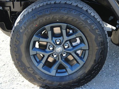 New 2026 Jeep Gladiator Sport AWD/4WD image 8
