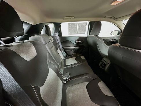 Used 2015 Jeep Cherokee Sport w/ Cold Weather Group image 27