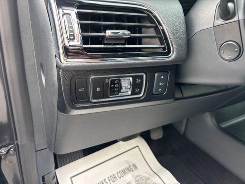 Certified 2024 Lincoln Navigator Premiere AWD/4WD image 14